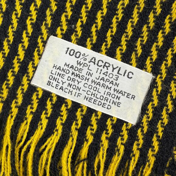 1970's Japanese yellow and black houndstooth large winter scarf - Picture 2 of 9